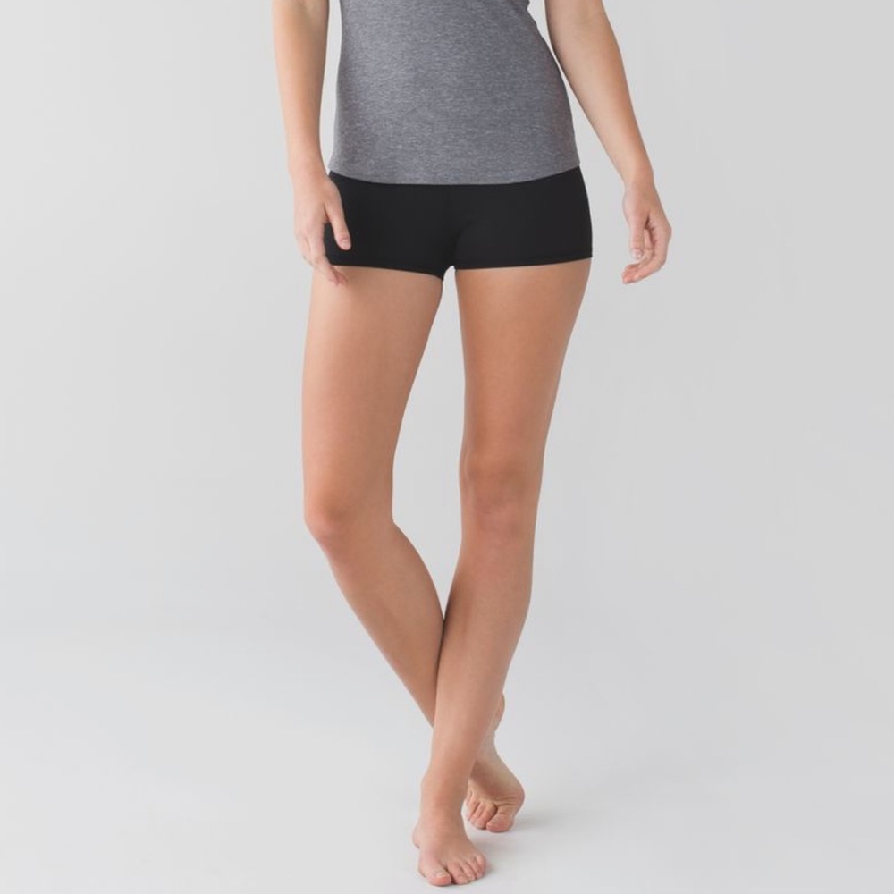 Lululemon Boogie Short Black Size 6